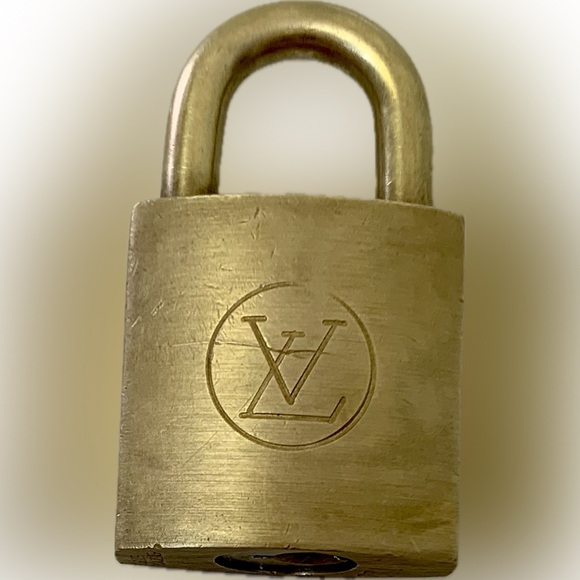 Louis Vuitton 100 Series~EXTREMELY RARE #122(no key) W/COA - Picture 6 of 8